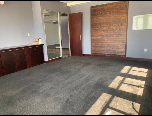 312M² OFFICE FOR SALE IN NEWTOWN